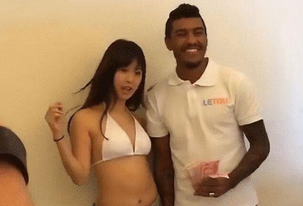 美女床上运动